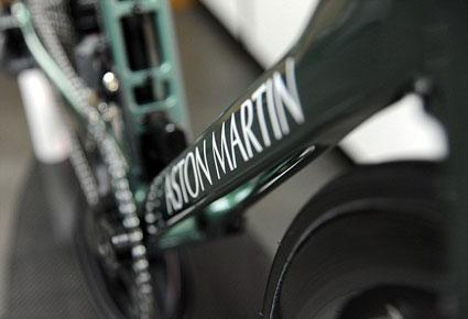 دراجة آستون مارتن ترضي طموح جيمس بوند